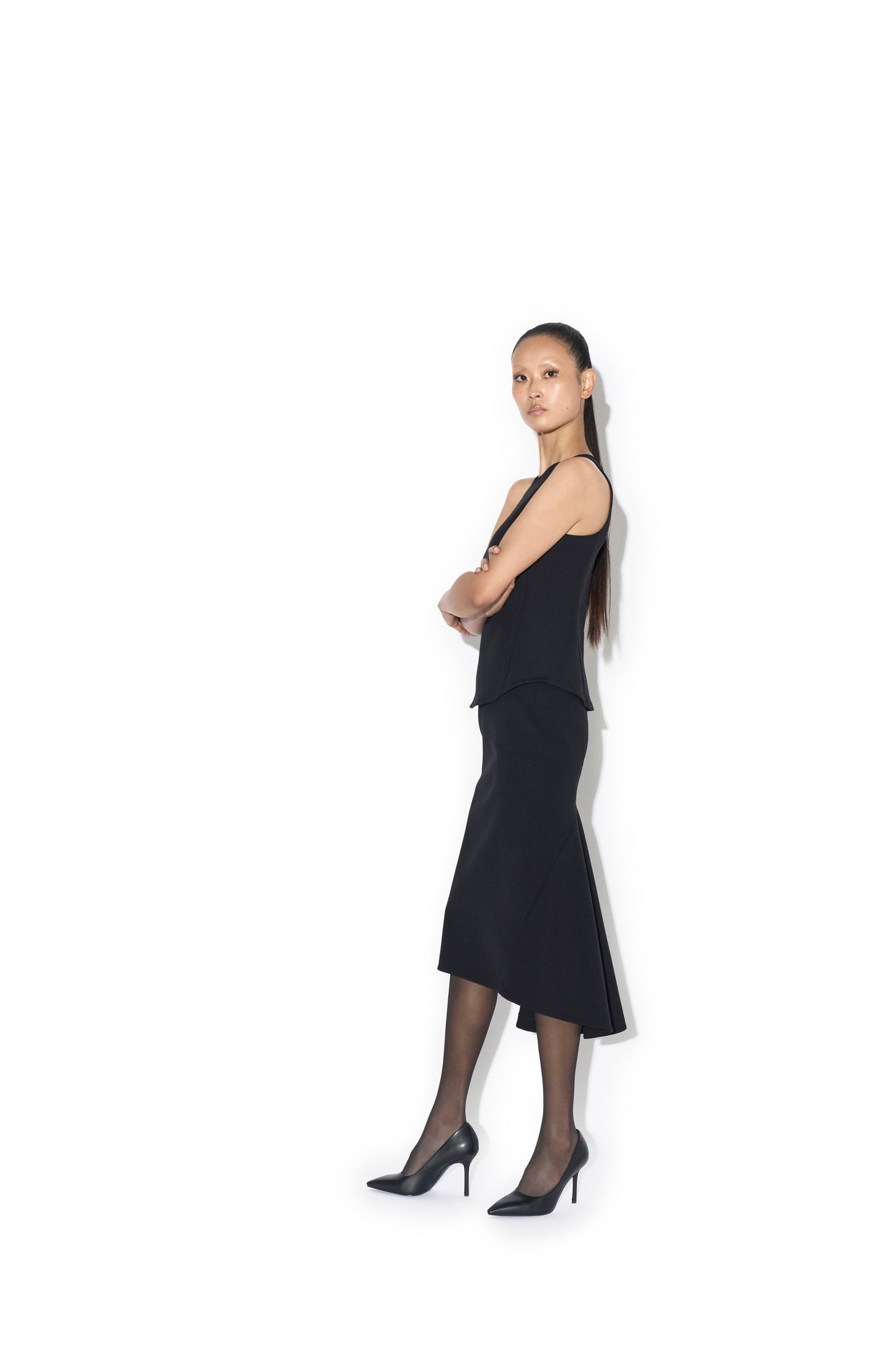 BODY TAILORING HIP HUGGING BACK FLARE SKIRT