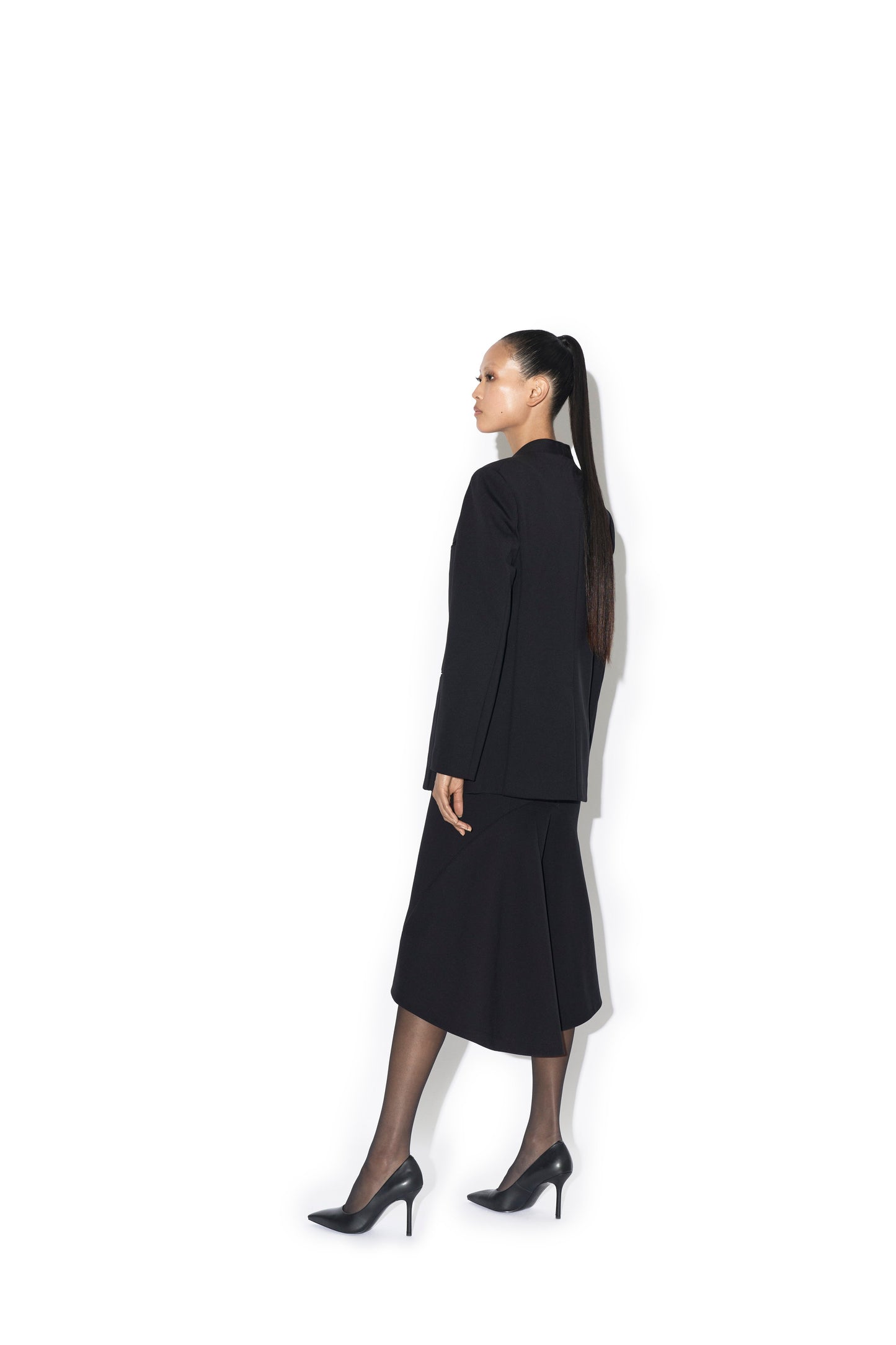 BODY-TAILORING SCUBA JACKET