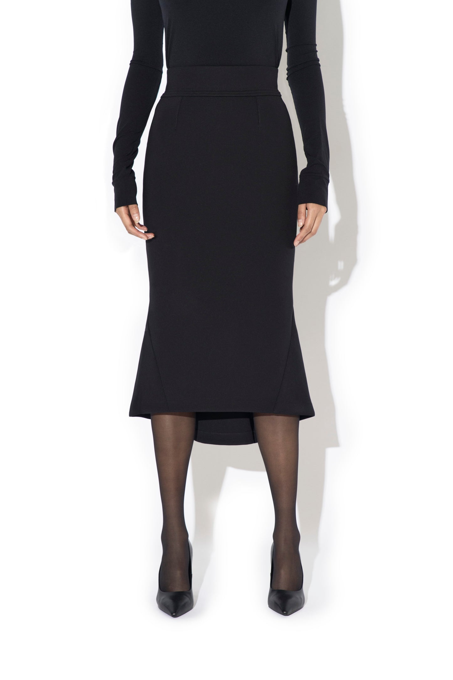BODY TAILORING HIP HUGGING BACK FLARE SKIRT