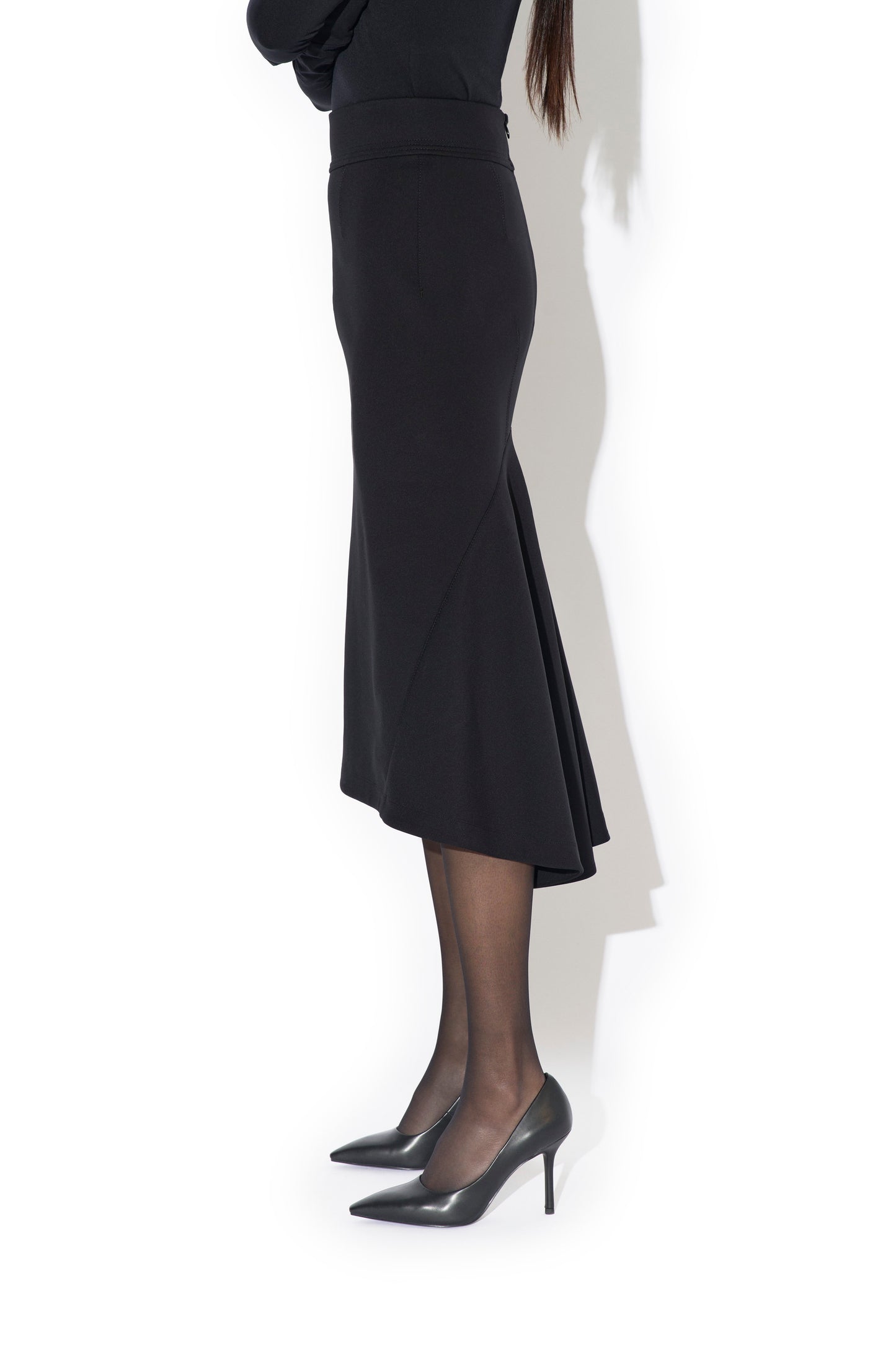 BODY TAILORING HIP HUGGING BACK FLARE SKIRT